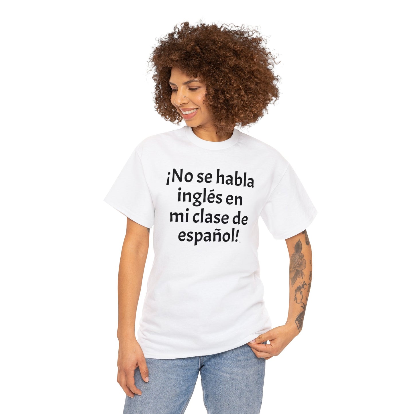 ¡No se habla inglés en mi clase de español! - Camiseta de algodón pesado