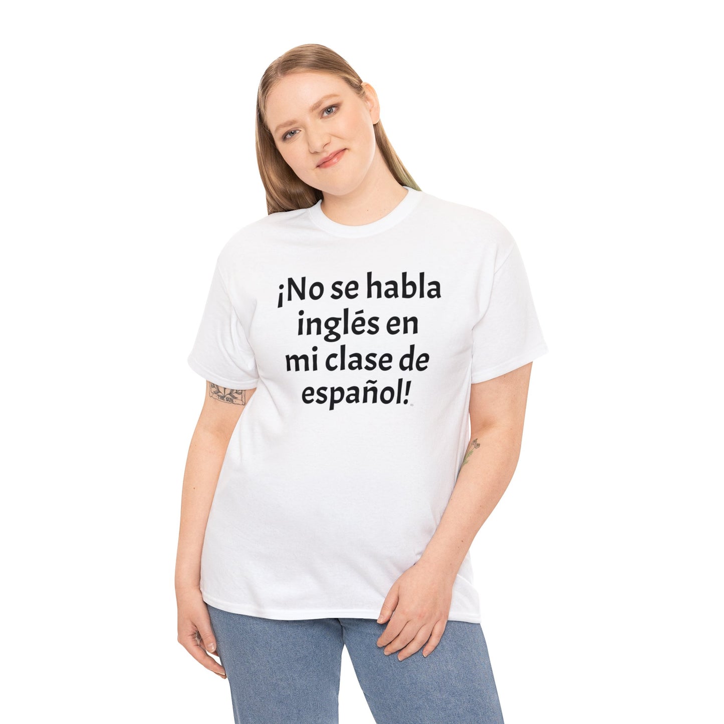 ¡No se habla inglés en mi clase de español! - Camiseta de algodón pesado